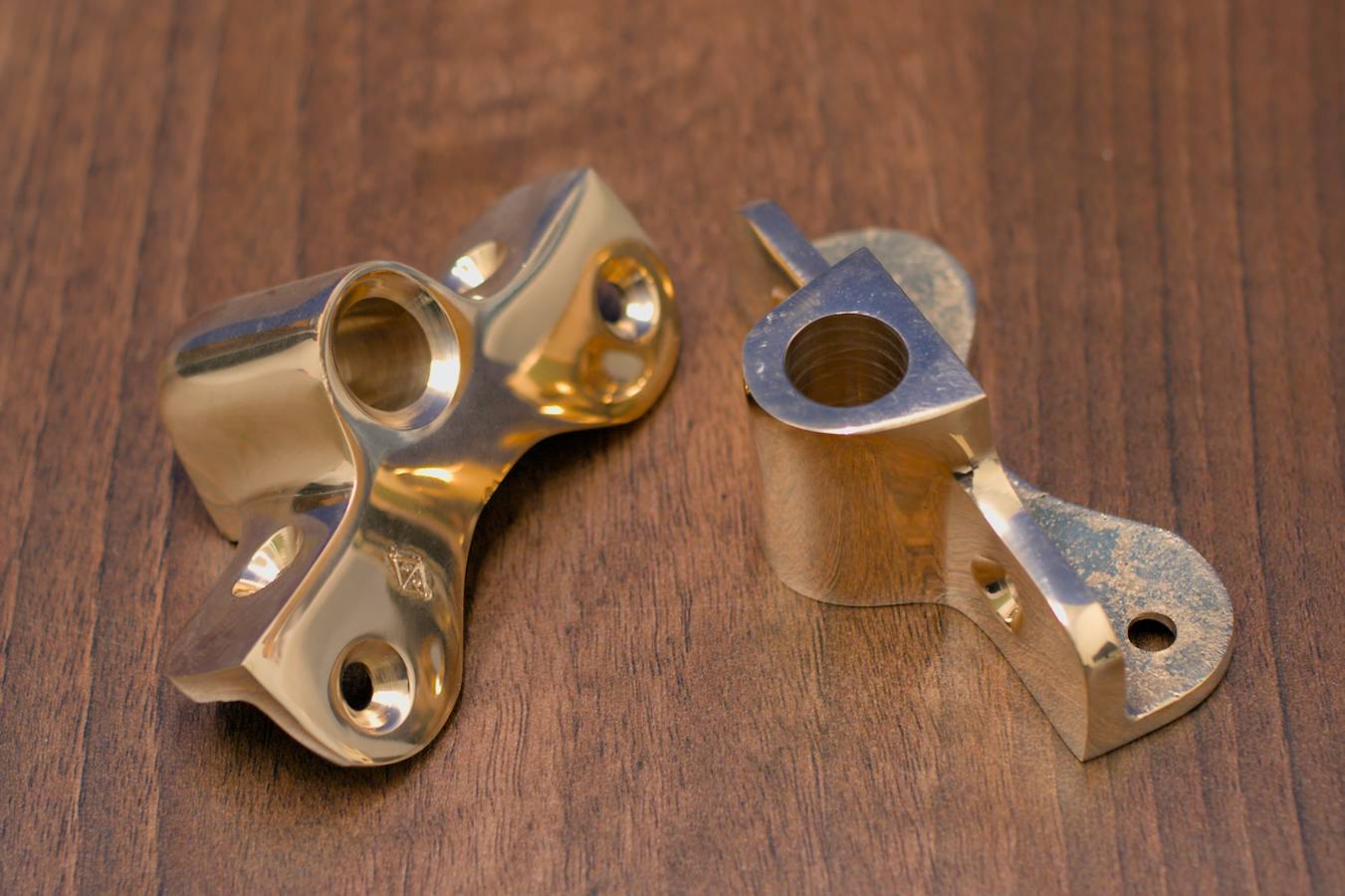 Silicon bronze side sockets for rowlocks