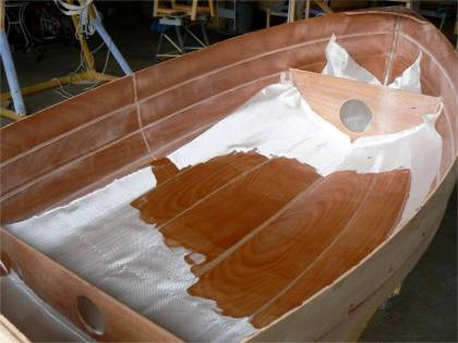 Coating a Stem Dinghy in fibreglass fabric