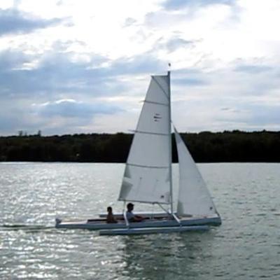 Trika 540 trimaran sailing