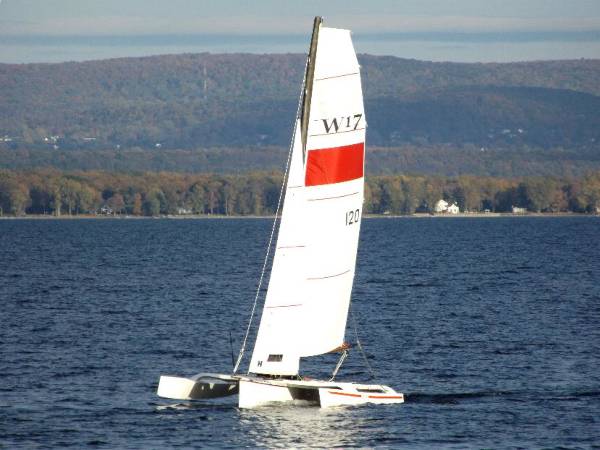 The fast and comfortable W17 sailing trimaran