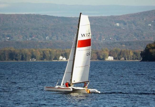 The fast and comfortable W17 sailing trimaran