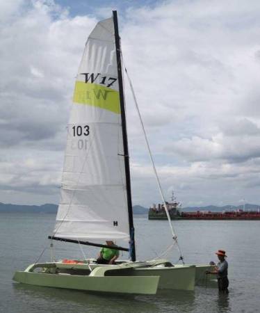 The fast and comfortable W17 sailing trimaran