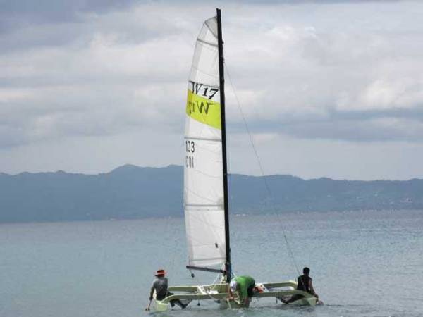 The fast and comfortable W17 sailing trimaran