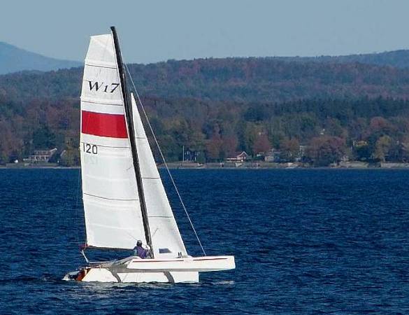 The fast and comfortable W17 sailing trimaran