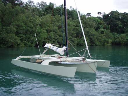 The fast and comfortable W17 sailing trimaran