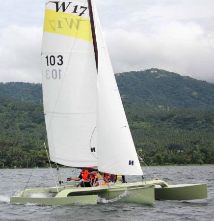 The fast and comfortable W17 sailing trimaran