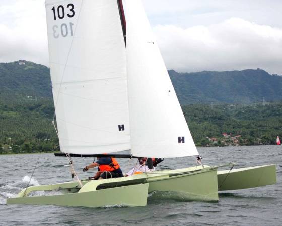 The fast and comfortable W17 sailing trimaran