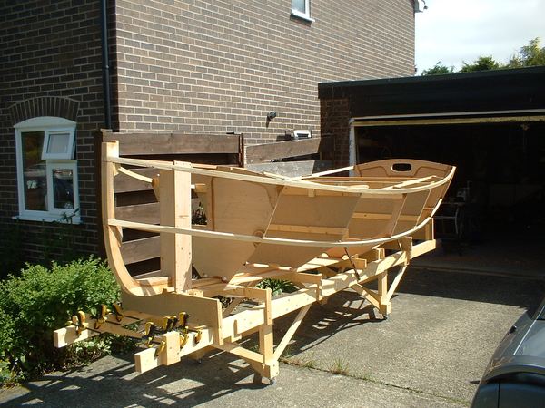 Building Houdini sailing dinghy from plans