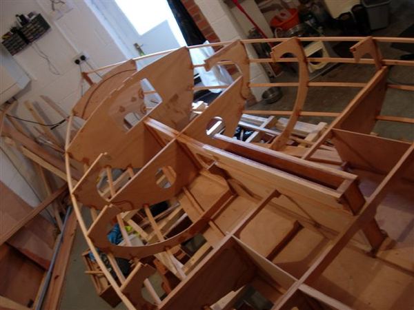 Building a Navigator from a Fyne Boat Kit - stringers being attached to the bulkheads