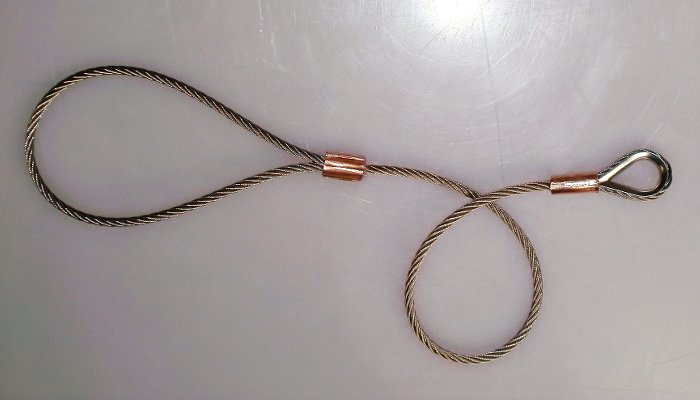 Wire rope for rigging a sailing boat with loops or thimbles on the ends